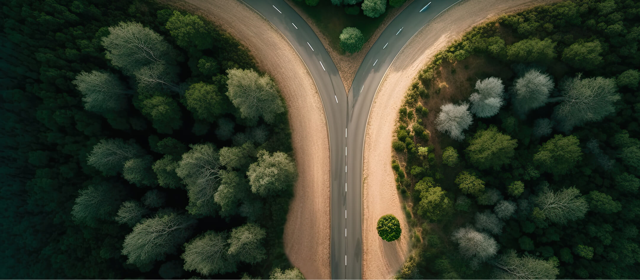 Luftaufnahme einer Straßenkreuzung – Darstellung von Entscheidungswegen und Strategien